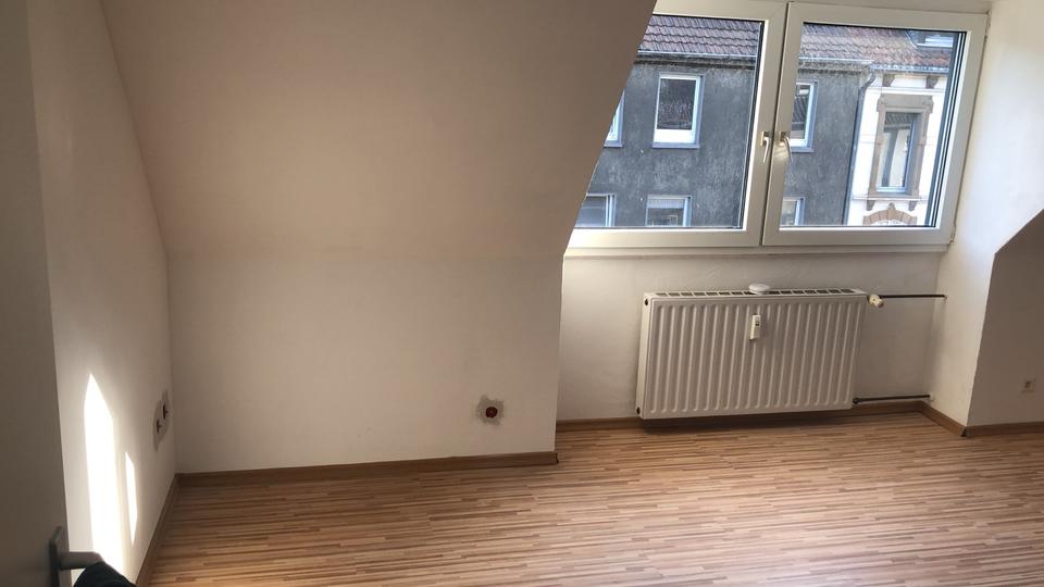 Dachgeschoßwohnung Essen Stadtbezirk III - 2.5 Zimmer, 43 m&sup2;, 680&euro; | Angebot:25545178