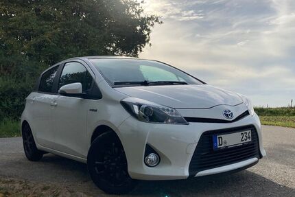 Toyota Yaris 111.076 km 9.900 &euro; Düsseldorf 40225