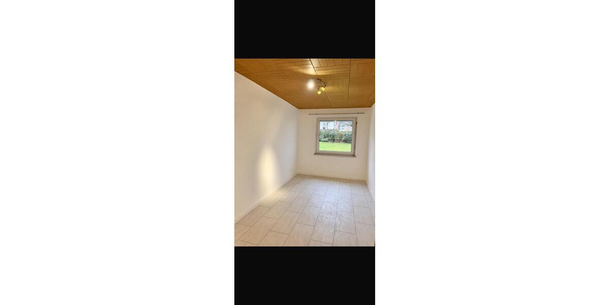 Etagenwohnung Essen Stadtbezirk VII - 4 Zimmer, 100 m&sup2;, 1.300&euro; | Angebot:27557495