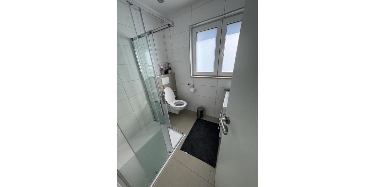 Dachgeschoßwohnung Düsseldorf Stadtbezirk 5 - 2 Zimmer, 80 m&sup2;, 1.400&euro; | Angebot:26479425