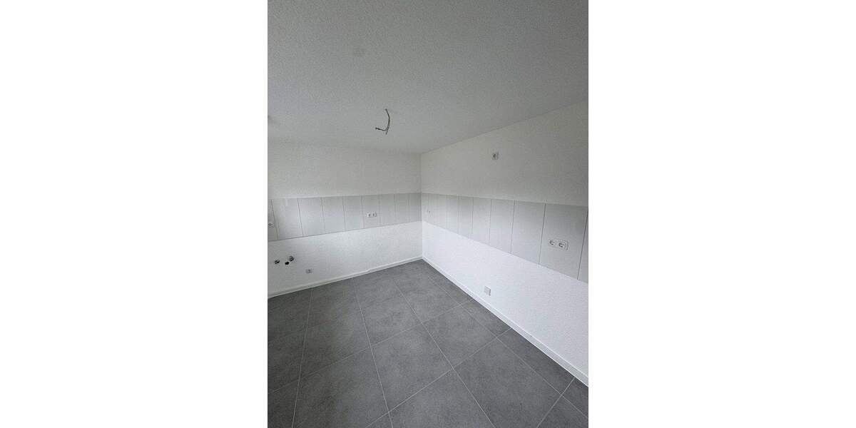 Etagenwohnung Moers Hochstraß - 2 Zimmer, 80 m&sup2;, 880&euro; | Angebot:26035832