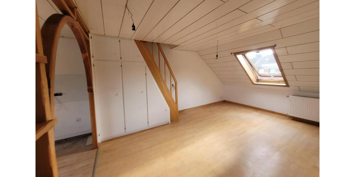 Dachgeschoßwohnung Duisburg Angerhausen - 4 Zimmer, 56 m&sup2;, 610&euro; | Angebot:27583218