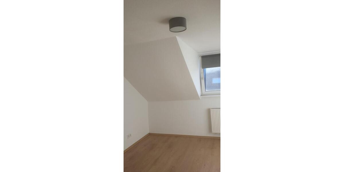 Dachgeschoßwohnung Krefeld - 2 Zimmer, 62 m&sup2;, 500&euro; | Angebot:25784079