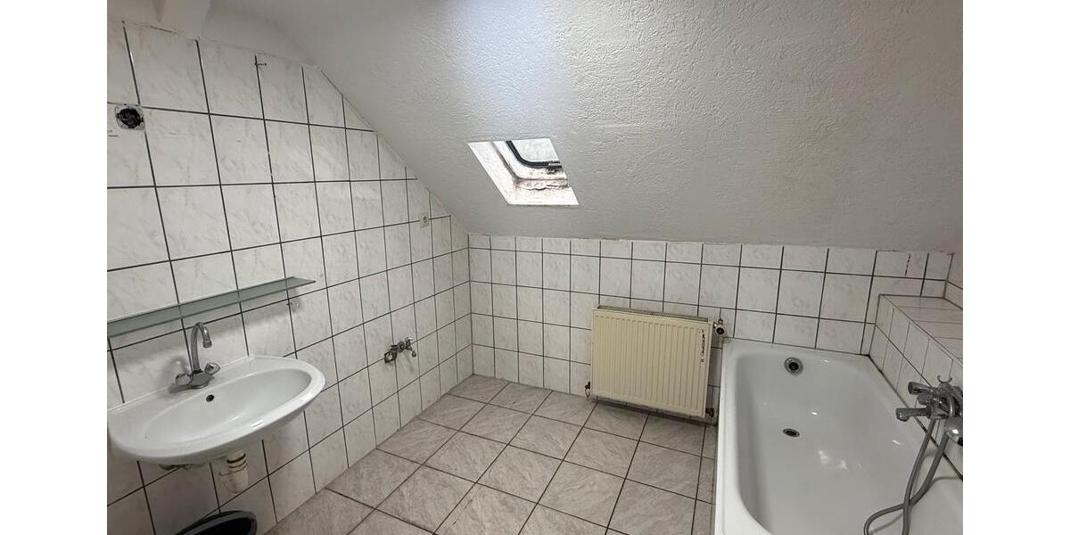 Dachgeschoßwohnung Duisburg Hamborn - 2.5 Zimmer, 60 m&sup2;, 600&euro; | Angebot:26448002