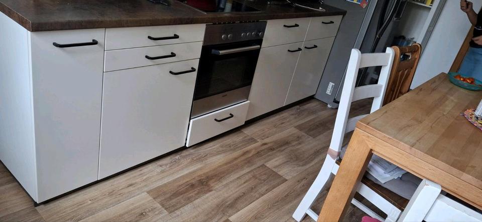 Etagenwohnung Essen Stadtbezirk V - 1 Zimmer, 95 m&sup2;, 930&euro; | Angebot:27545420