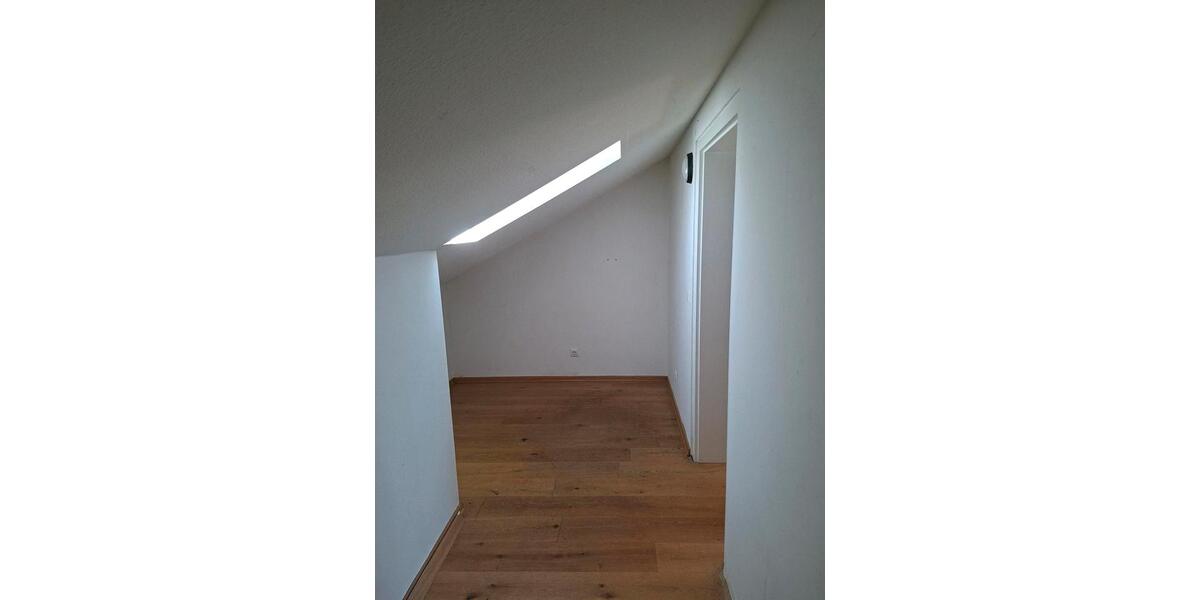 Dachgeschoßwohnung Neuss Allerheiligen - 2.5 Zimmer, 85 m&sup2;, 1.400&euro; | Angebot:26415665