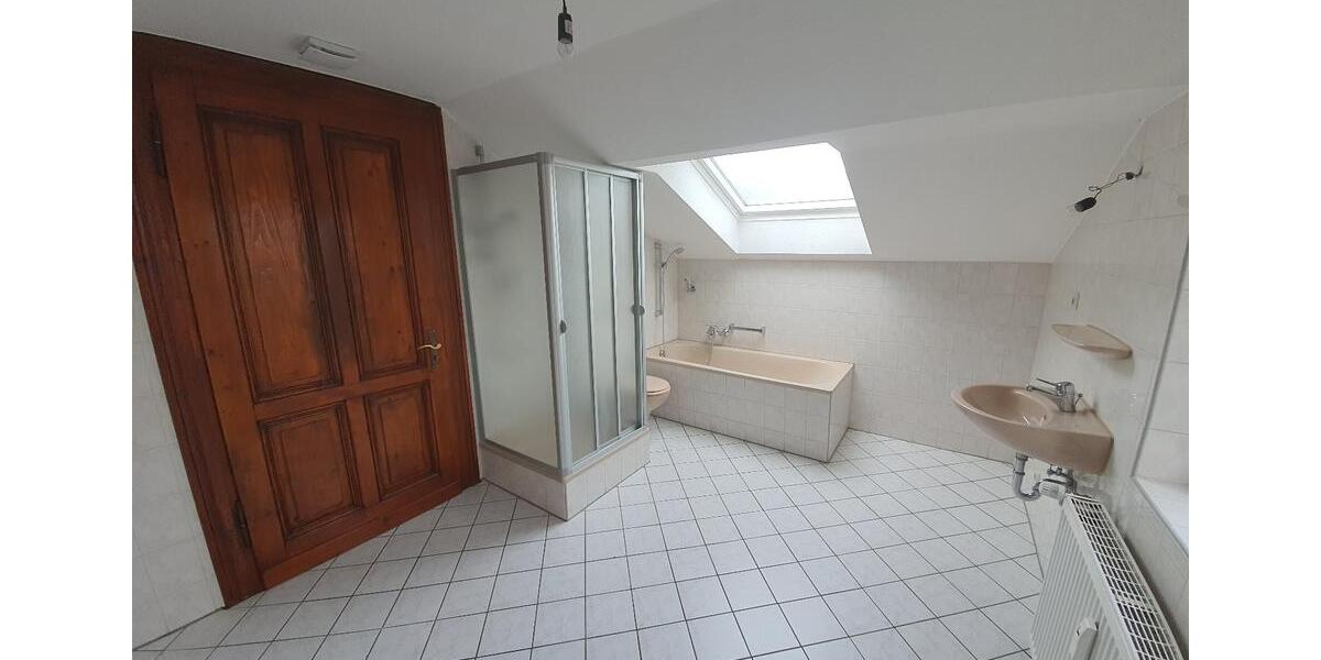 Dachgeschoßwohnung Duisburg Mittelmeiderich - 3 Zimmer, 1 m&sup2;, 700&euro; | Angebot:25844080