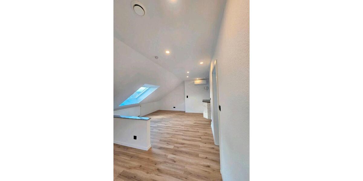 Dachgeschoßwohnung Duisburg Rheinhausen - 3 Zimmer, 80 m&sup2;, 750&euro; | Angebot:25935334