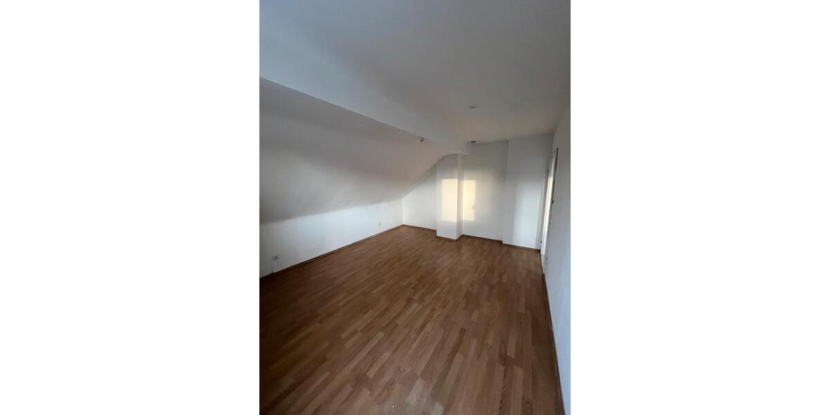 Dachgeschoßwohnung Grevenbroich - 5 Zimmer, 95 m&sup2;, 912&euro; | Angebot:25903076
