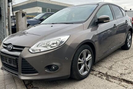 Ford Focus 119.500 km 6.999 &euro; Düsseldorf 40215
