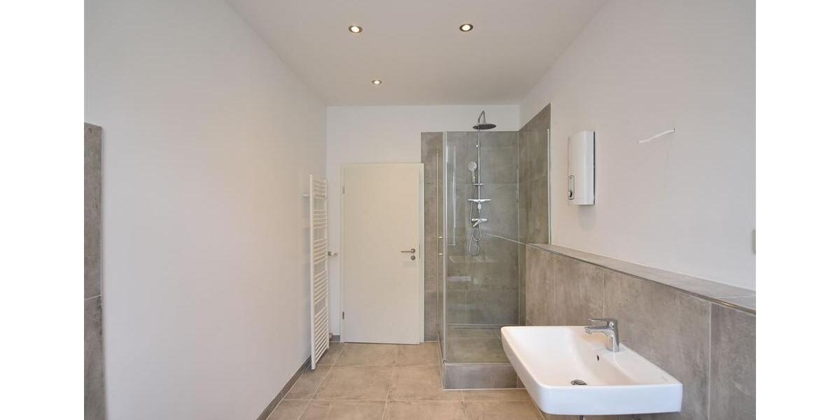 Etagenwohnung Krefeld - 2 Zimmer, 81 m&sup2;, 695&euro; | Angebot:21845411