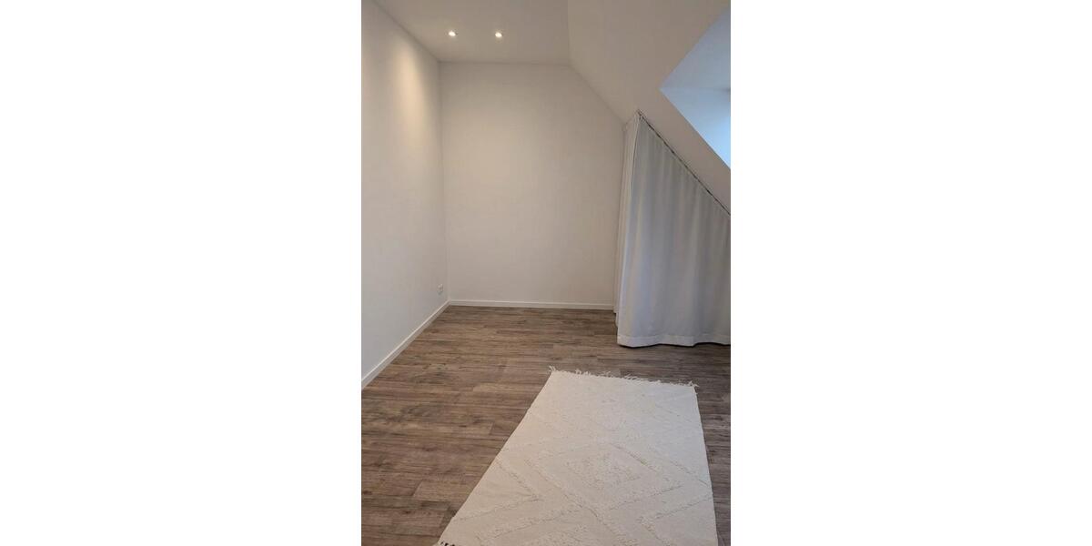 Dachgeschoßwohnung Essen Stadtbezirk III - 3 Zimmer, 77 m&sup2;, 1.050&euro; | Angebot:26028925