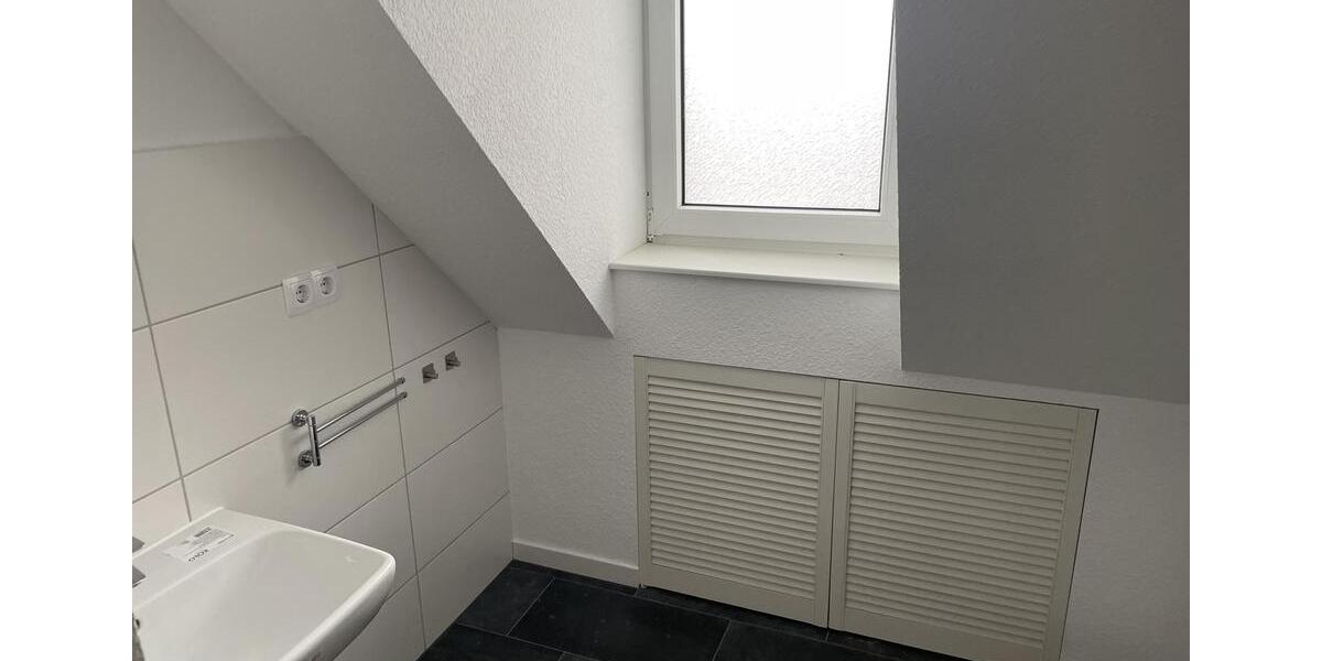 Dachgeschoßwohnung Krefeld - 3 Zimmer, 63 m&sup2;, 625&euro; | Angebot:25648687