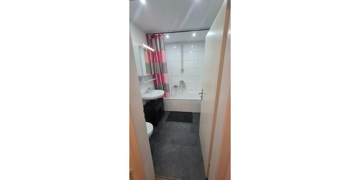 Etagenwohnung Krefeld Cracau - 3 Zimmer, 100 m&sup2;, 1.000&euro; | Angebot:27547013