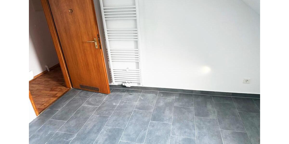Dachgeschoßwohnung Gelsenkirchen Rotthausen - 3 Zimmer, 80 m&sup2;, 609&euro; | Angebot:27577041