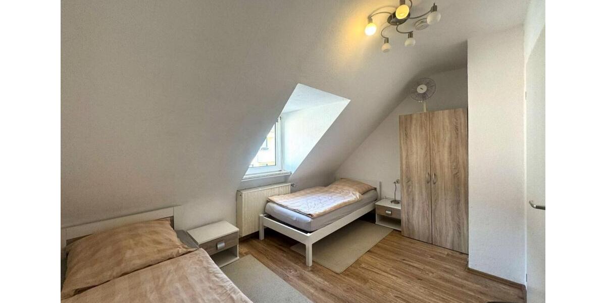 Dachgeschoßwohnung Krefeld Cracau - 3 Zimmer, 60 m&sup2;, 810&euro; | Angebot:27543937