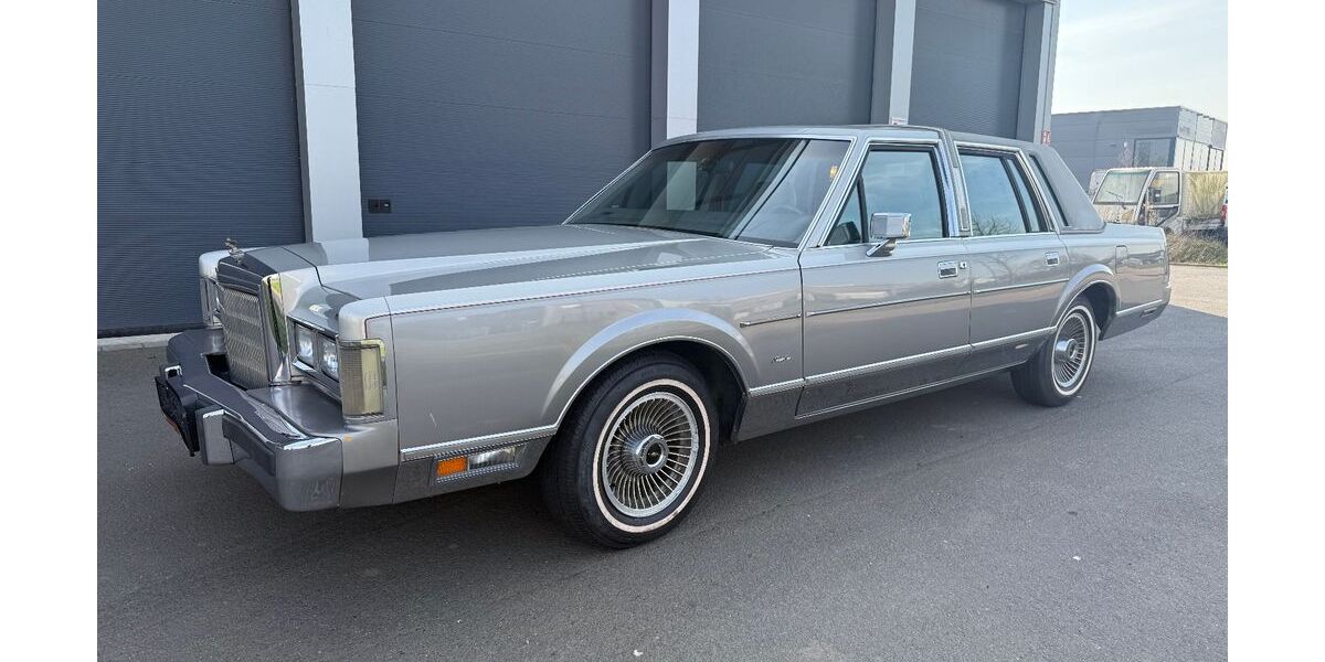 Lincoln Town Car 132.816 km 12.490 &euro; Duisburg 47229