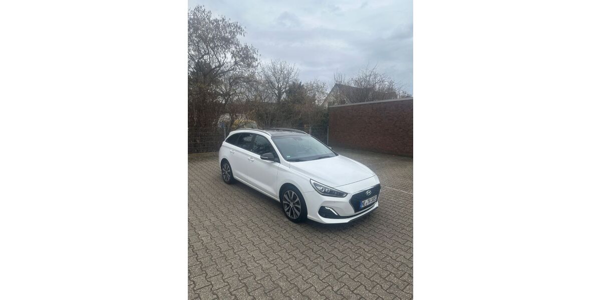 Hyundai i30 98.000 km 15.900 &euro; Grevenbroich 41515