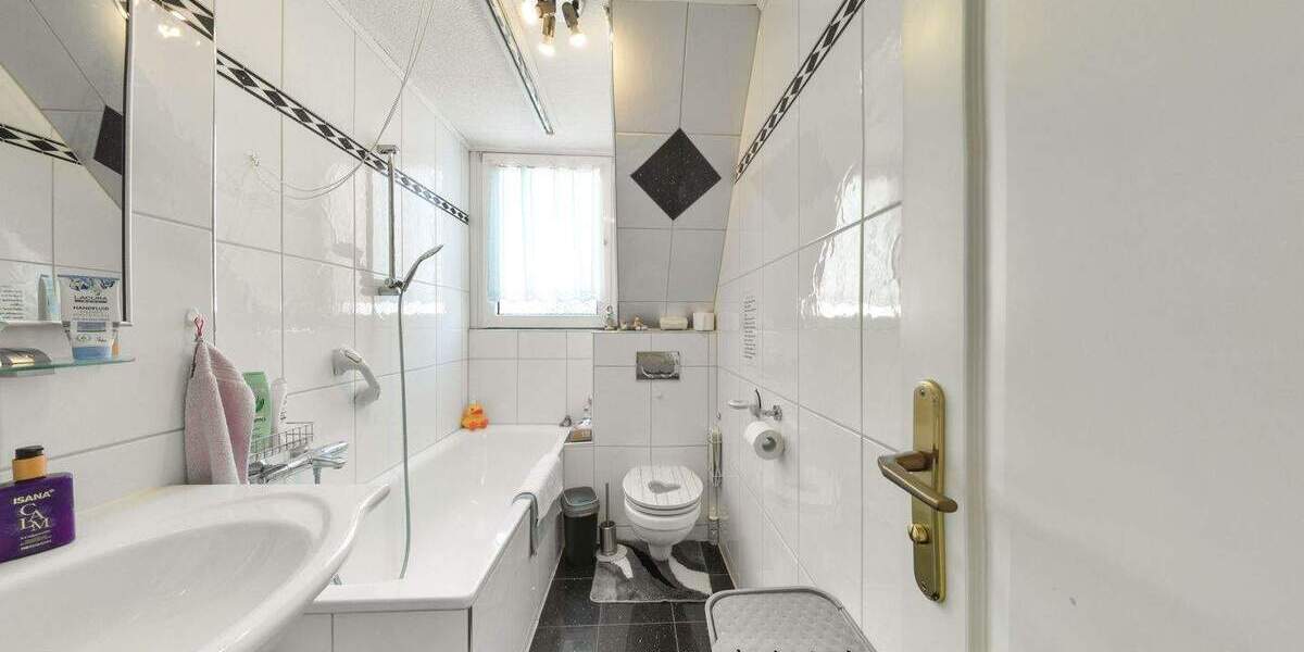 Etagenwohnung Essen Burgaltendorf - 4 Zimmer, 83 m&sup2;, 175.000&euro; | Angebot:25779636