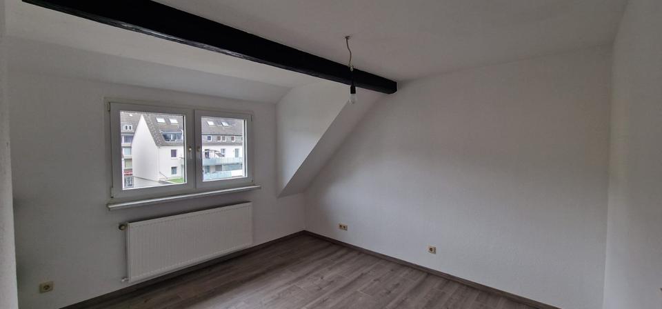 Dachgeschoßwohnung Hattingen - 2.5 Zimmer, 60 m&sup2;, 400&euro; | Angebot:25349114