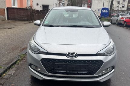 Hyundai i20 126.000 km 6.899 &euro; Gelsenkirchen 45879