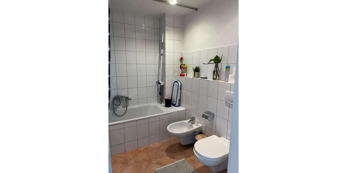 Etagenwohnung Düsseldorf Oberbilk - 3 Zimmer, 93 m&sup2;, 1.674&euro; | Angebot:27489997