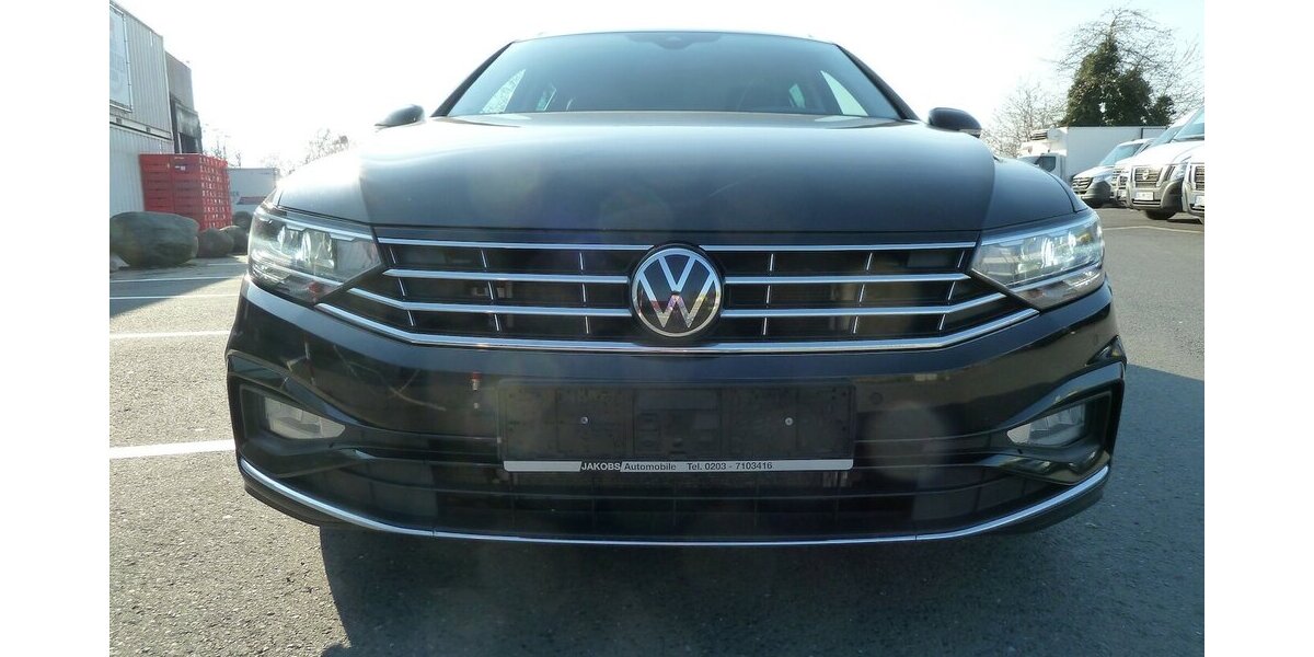 VW Passat Variant R-Line 2.0 TDI DSG Leder Navi LED 135.000 km 21.900 &euro; Ratingen 40885