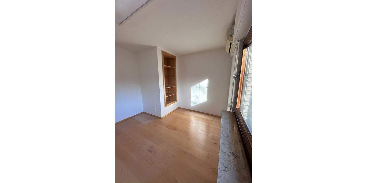 Bungalow Solingen Gräfrath - 6 Zimmer, 236 m&sup2;, 675.000&euro; | Angebot:25755949