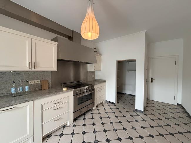 Erdgeschoßwohnung Duisburg Rheinhausen - 7 Zimmer, 211 m&sup2;, 2.000&euro; | Angebot:25962714