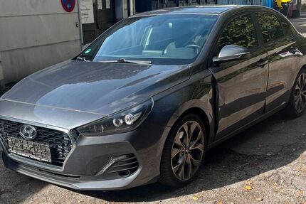 Hyundai i30 132.000 km 8.990 &euro; Solingen 42697