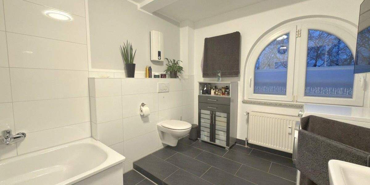 Etagenwohnung Oberhausen Altstadt-Mitte - 3 Zimmer, 113 m&sup2;, 945&euro; | Angebot:25748239