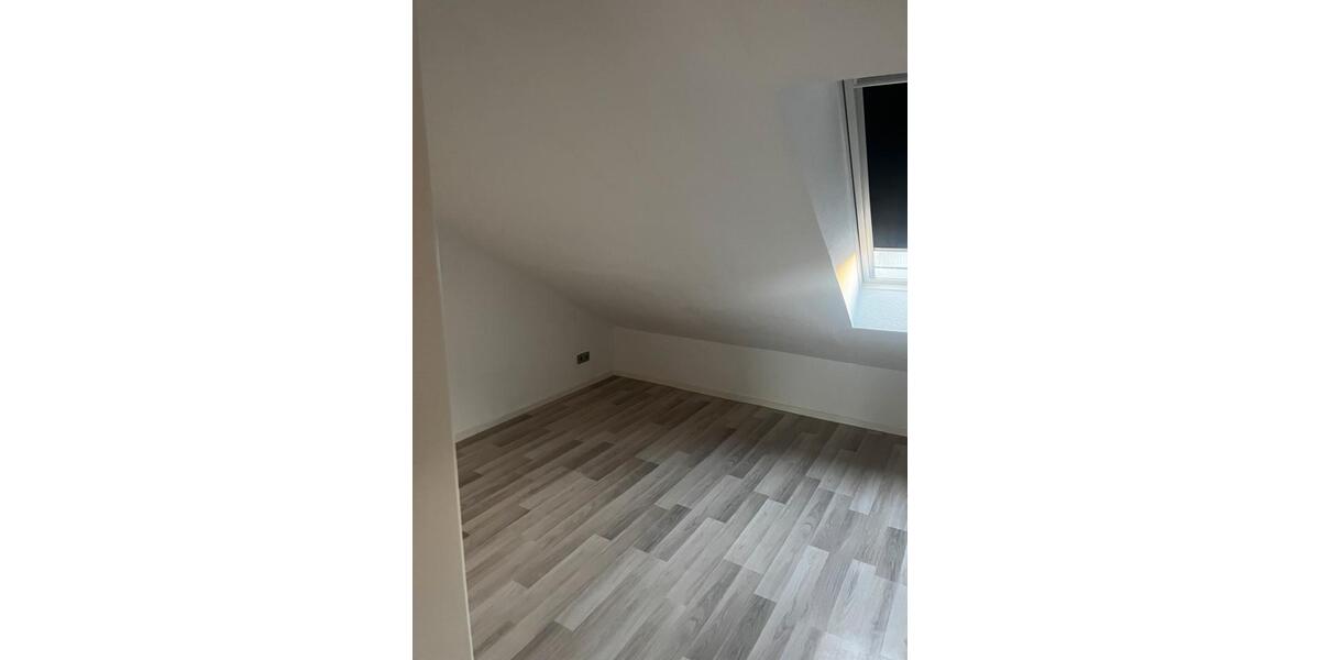 Dachgeschoßwohnung Wuppertal Elberfeld - 21 Zimmer, 27 m&sup2;, 54.000&euro; | Angebot:27534512