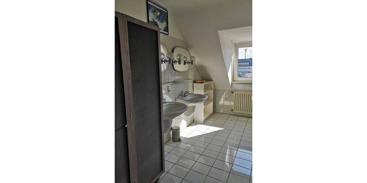 Etagenwohnung Düsseldorf Oberbilk - 2 Zimmer, 73 m&sup2;, 900&euro; | Angebot:26036663