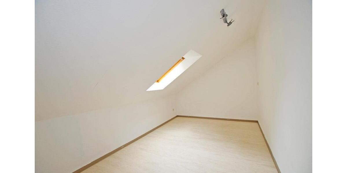 Dachgeschoßwohnung Duisburg Walsum - 3 Zimmer, 72 m&sup2;, 585&euro; | Angebot:25765138