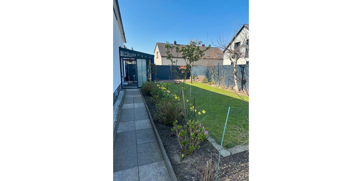 Bungalow Duisburg Hochheide - 3 Zimmer, 106 m&sup2;, 1.900&euro; | Angebot:25396682