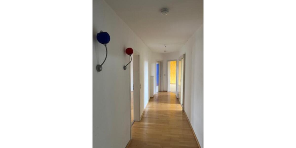 Dachgeschoßwohnung Duisburg - 4 Zimmer, 124 m&sup2;, 1.100&euro; | Angebot:25404238