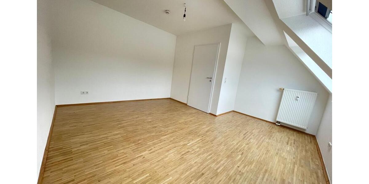 Dachgeschoßwohnung Essen Stadtbezirk IV - 3 Zimmer, 80 m&sup2;, 844&euro; | Angebot:25920220
