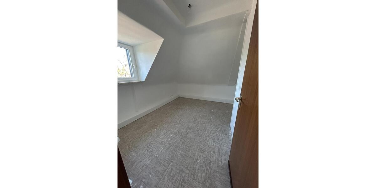 Dachgeschoßwohnung Duisburg Walsum - 2.5 Zimmer, 70 m&sup2;, 494&euro; | Angebot:23282116