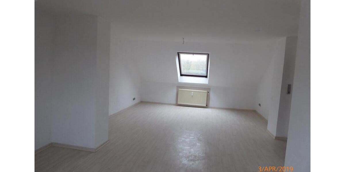 Dachgeschoßwohnung Duisburg Mittelmeiderich - 2.5 Zimmer, 70 m&sup2;, 585&euro; | Angebot:27568653