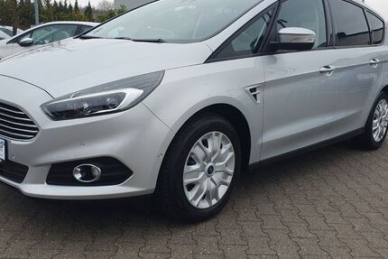 Ford S-Max 84.100 km 12.899 &euro; Essen 45326