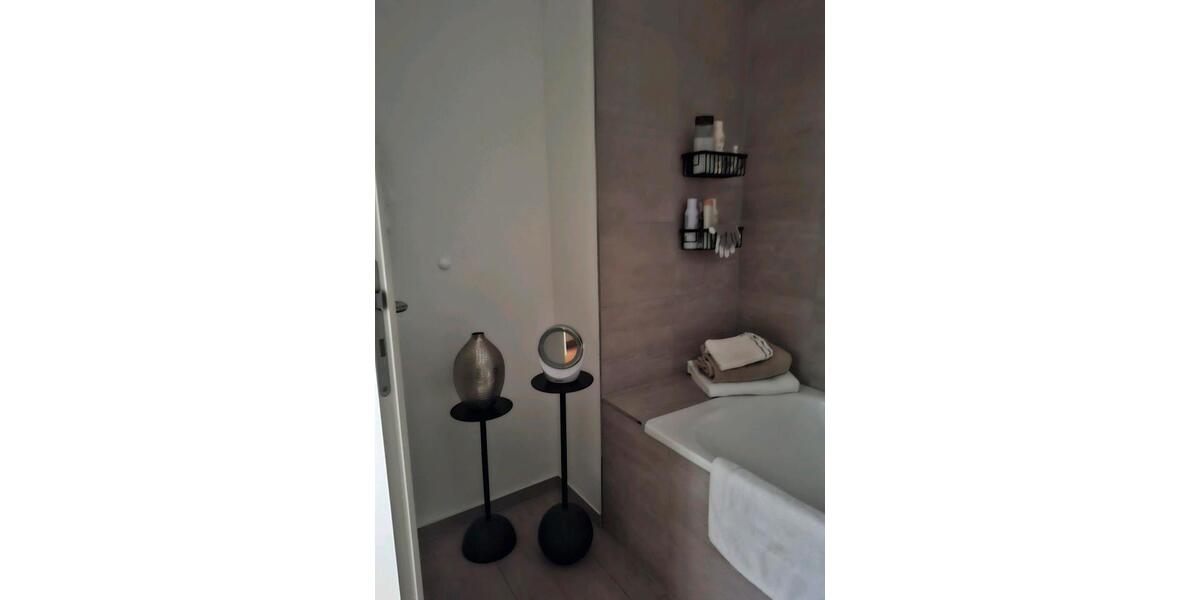 Dachgeschoßwohnung Düsseldorf Stadtbezirk 2 - 2.5 Zimmer, 64 m&sup2;, 1.065&euro; | Angebot:27541070