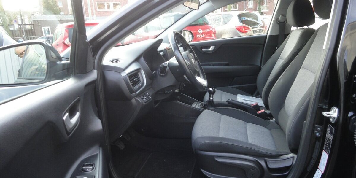 Kia Stonic 1,2 Edition7- Klima SHZ PDC Alu 33Tk,1 Hd 33.000 km 13.999 &euro; Neuss 41462