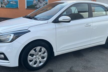 Hyundai i20 67.000 km 11.999 &euro; Essen 45357