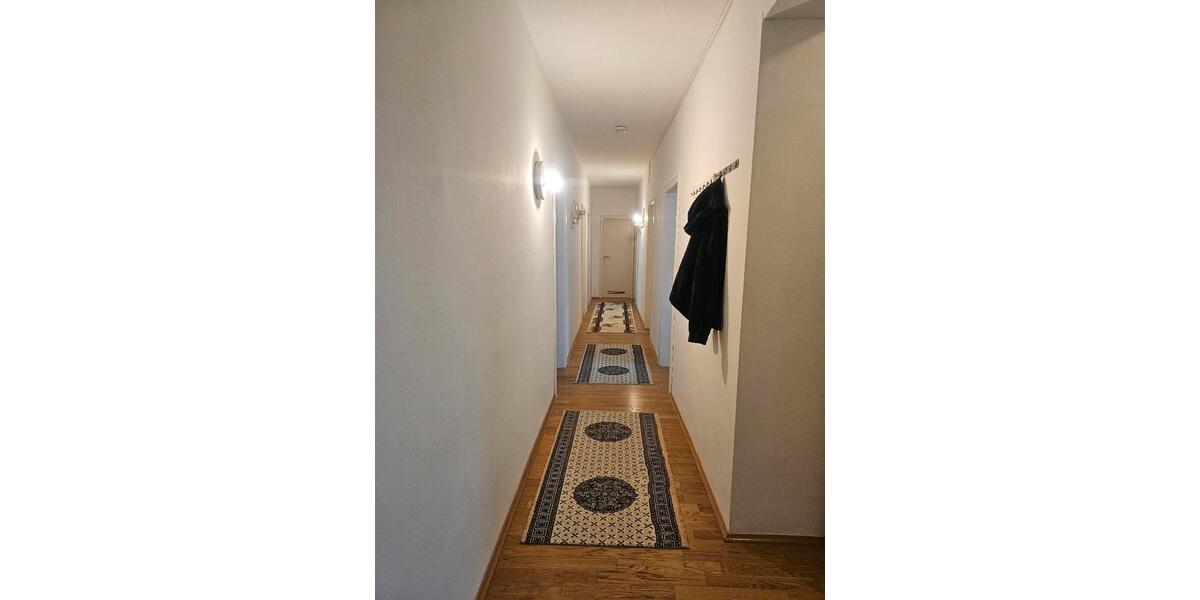 Etagenwohnung Solingen - 6 Zimmer, 130 m&sup2;, 1.600&euro; | Angebot:25640100