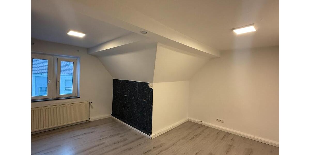 Dachgeschoßwohnung Duisburg Hamborn - 2.5 Zimmer, 60 m&sup2;, 600&euro; | Angebot:26448002