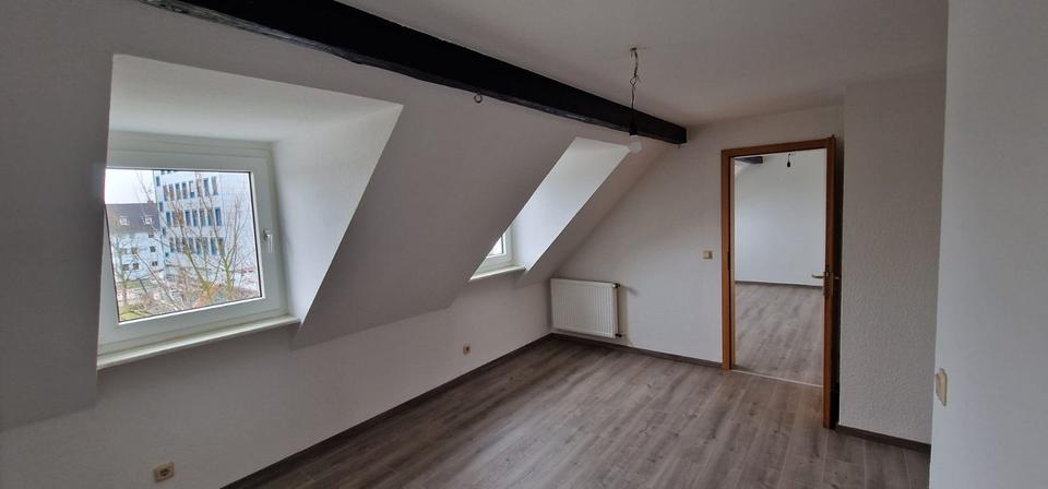 Dachgeschoßwohnung Hattingen - 2.5 Zimmer, 60 m&sup2;, 400&euro; | Angebot:25349114