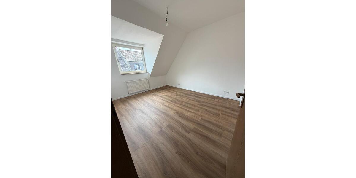 Dachgeschoßwohnung Gelsenkirchen Rotthausen - 3 Zimmer, 55 m&sup2;, 590&euro; | Angebot:27553898