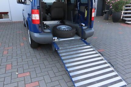VW Caddy 114.165 km 9.900 &euro; Neuss 41469