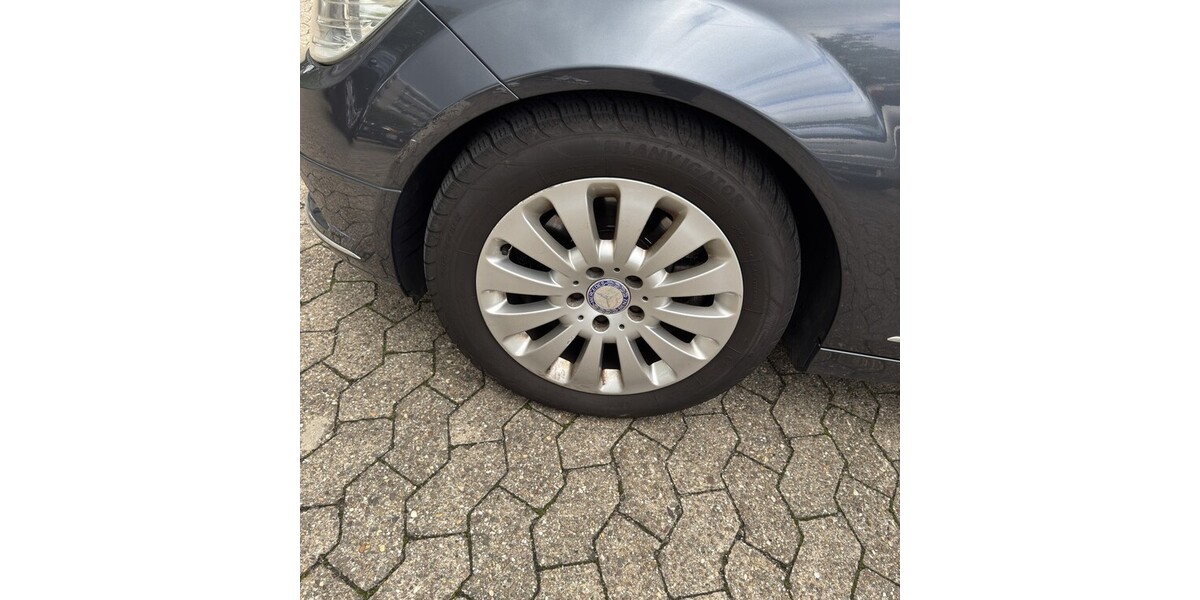 Mercedes-Benz C 220 186.839 km 8.300 &euro; Düsseldorf 40213