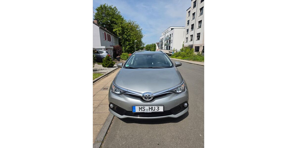 Toyota Auris 191.819 km 9.000 &euro; Essen 45127